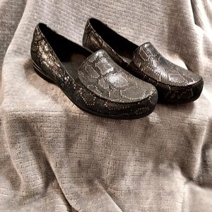 Abeo Avery Black Leather Metallic Reptile Print Loafers 9 NWOB